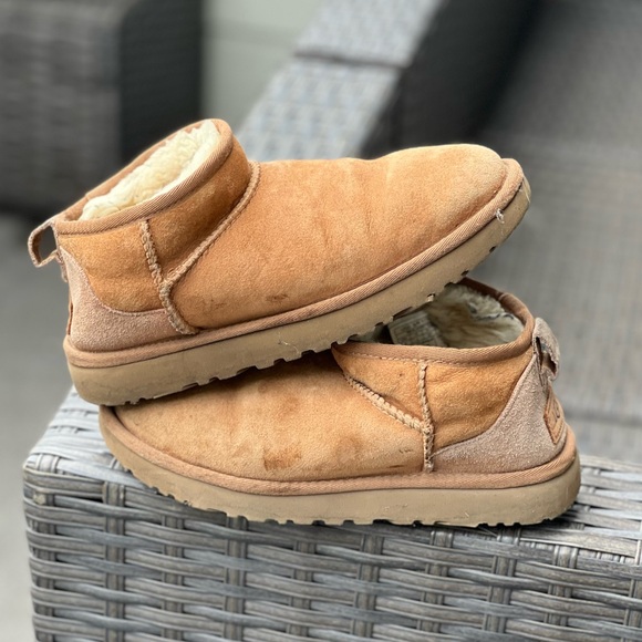 Size 7 UGG Suede Slip-On - Picture 1 of 4
